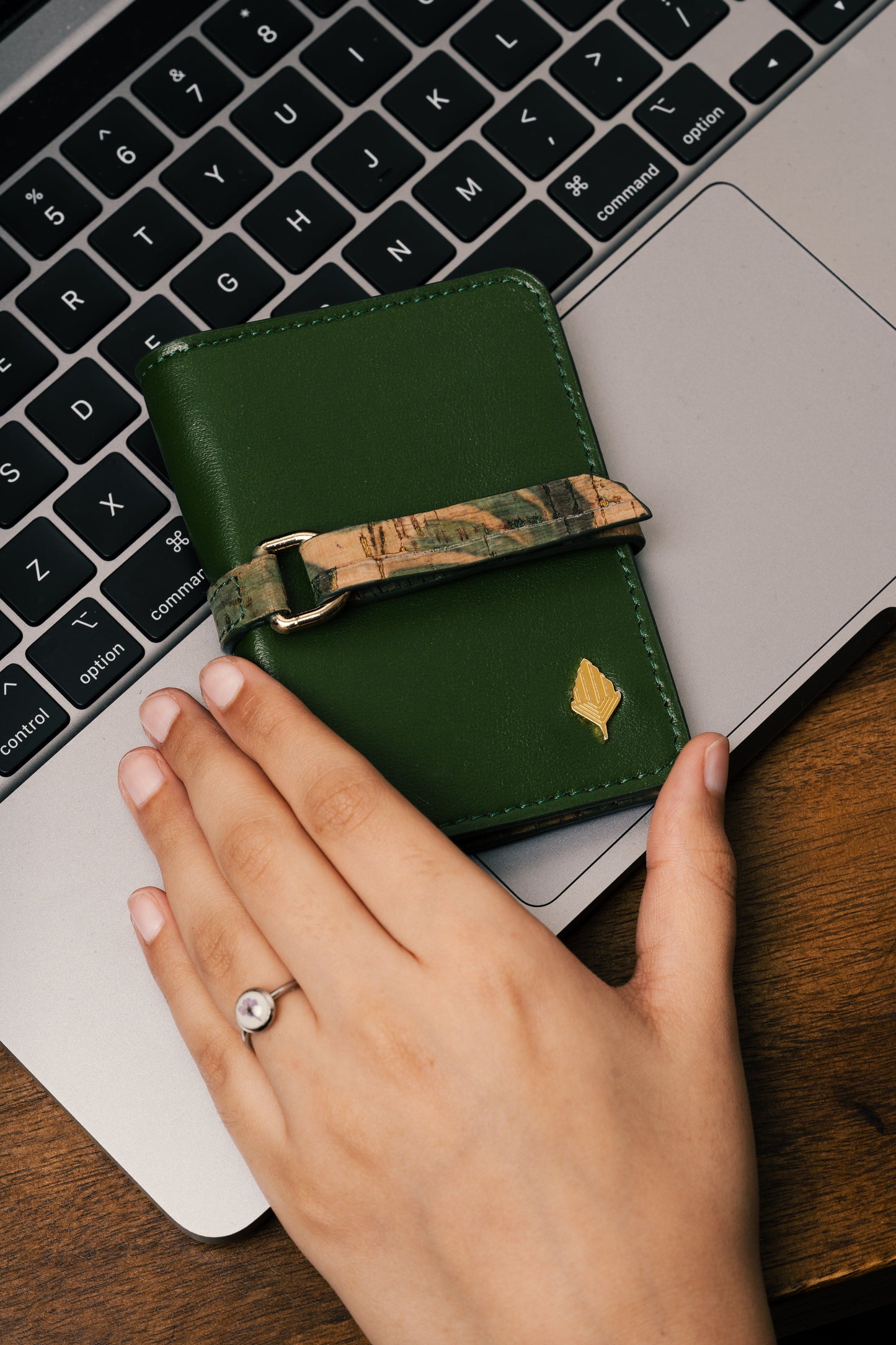 Neith – Green & Cork Plant Leather Card Holder