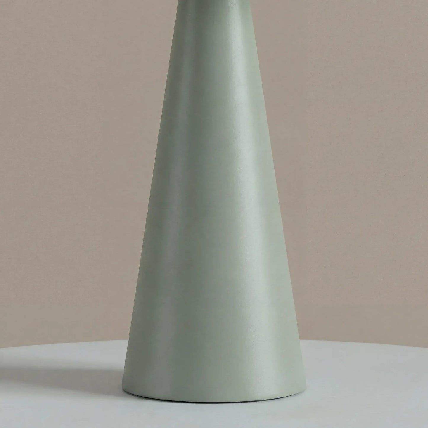 Hoa Sphere Table Lamp