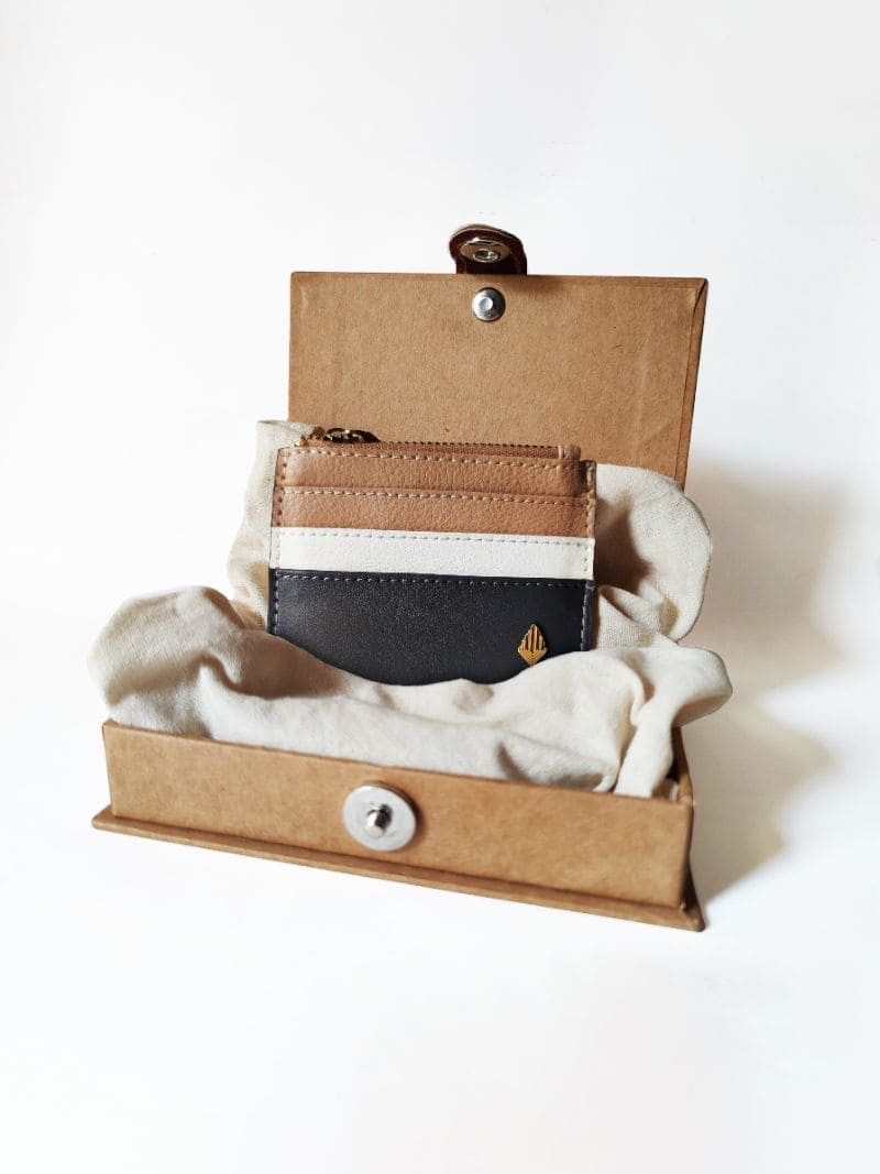 Iris – Grey & Almond Plant Leather Card Holder