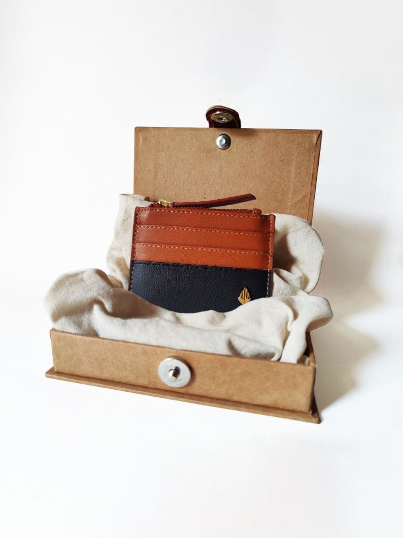 Iris – Gingerbread & Black Plant Leather Card Holder