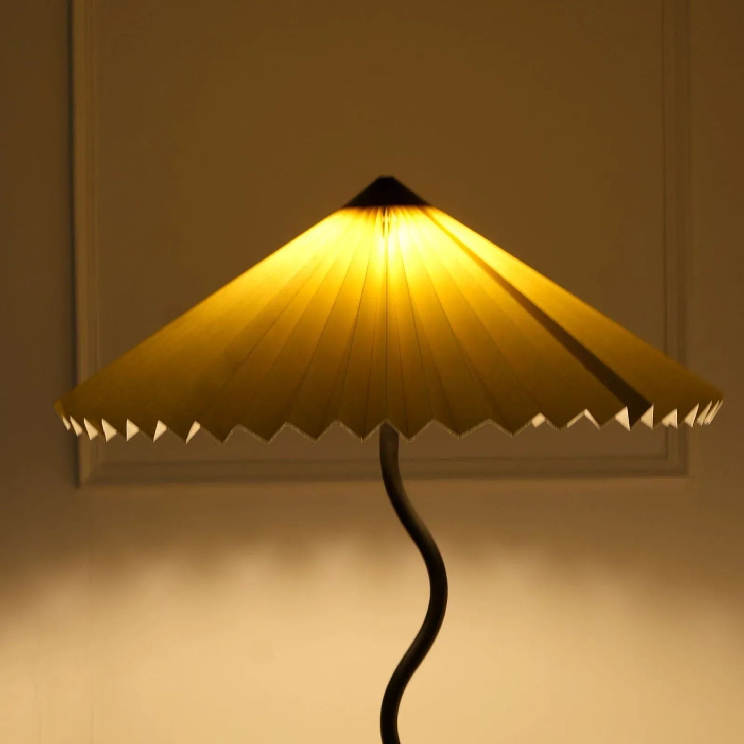 Wavy Floor Lamp