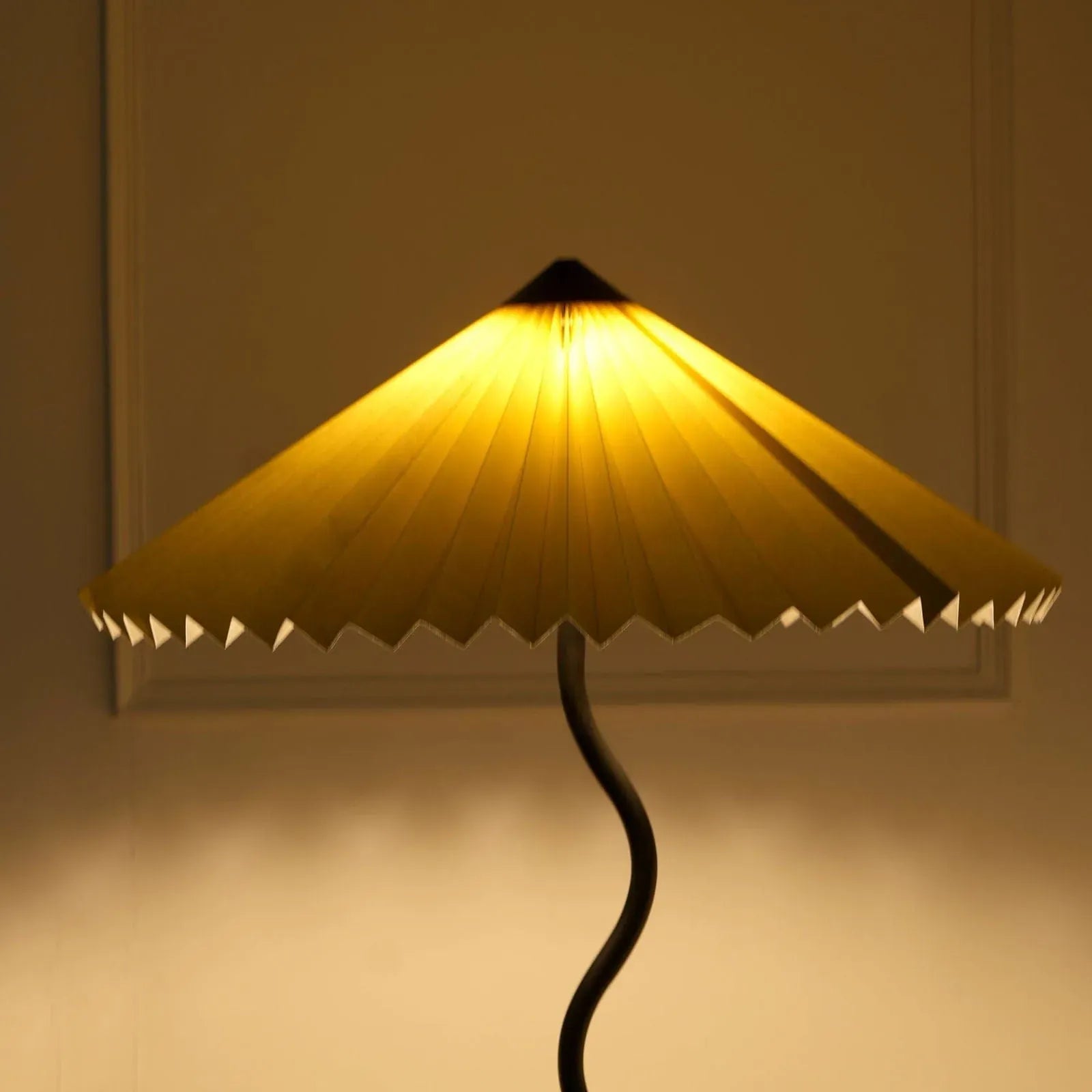 Wavy Floor Lamp
