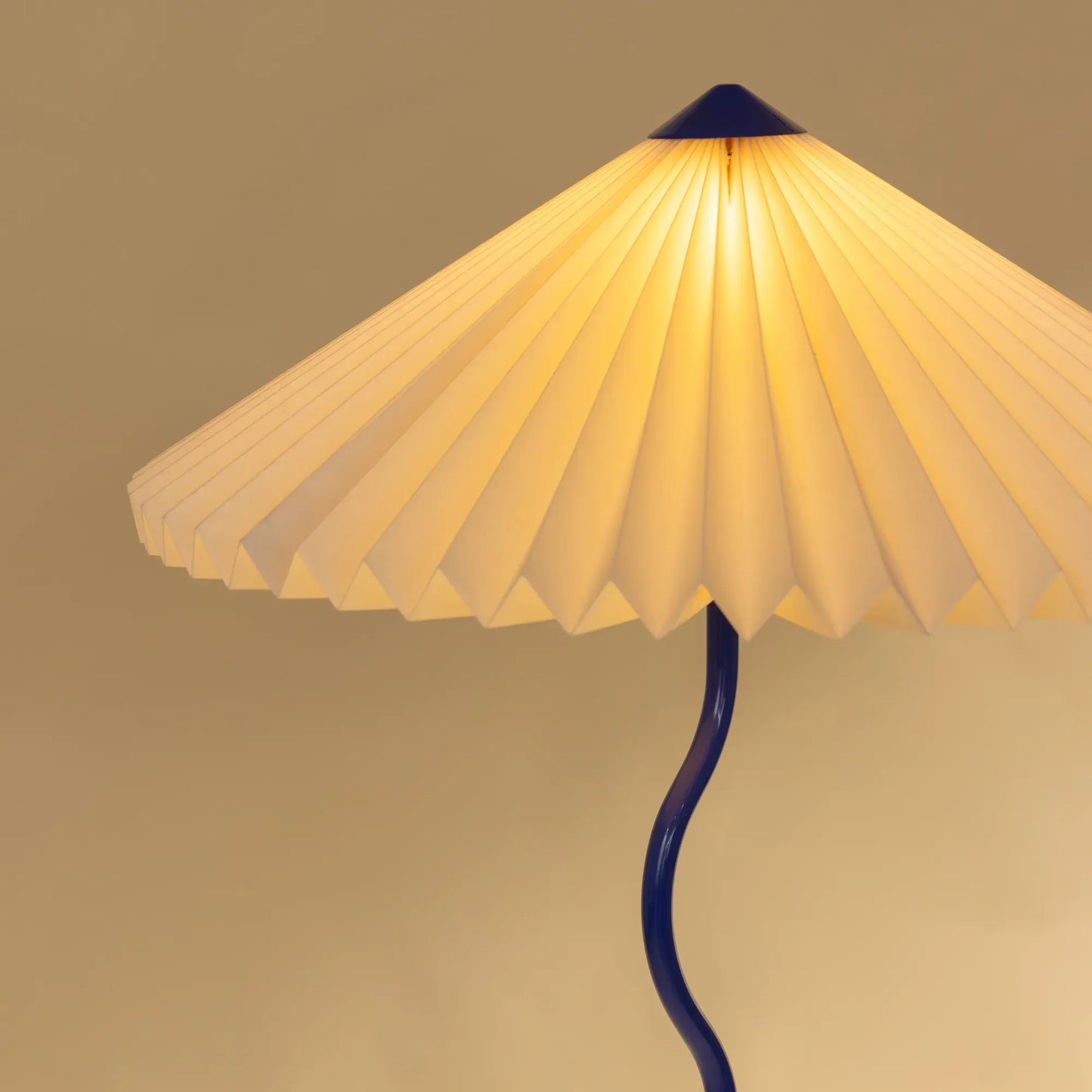 Wavy Floor Lamp