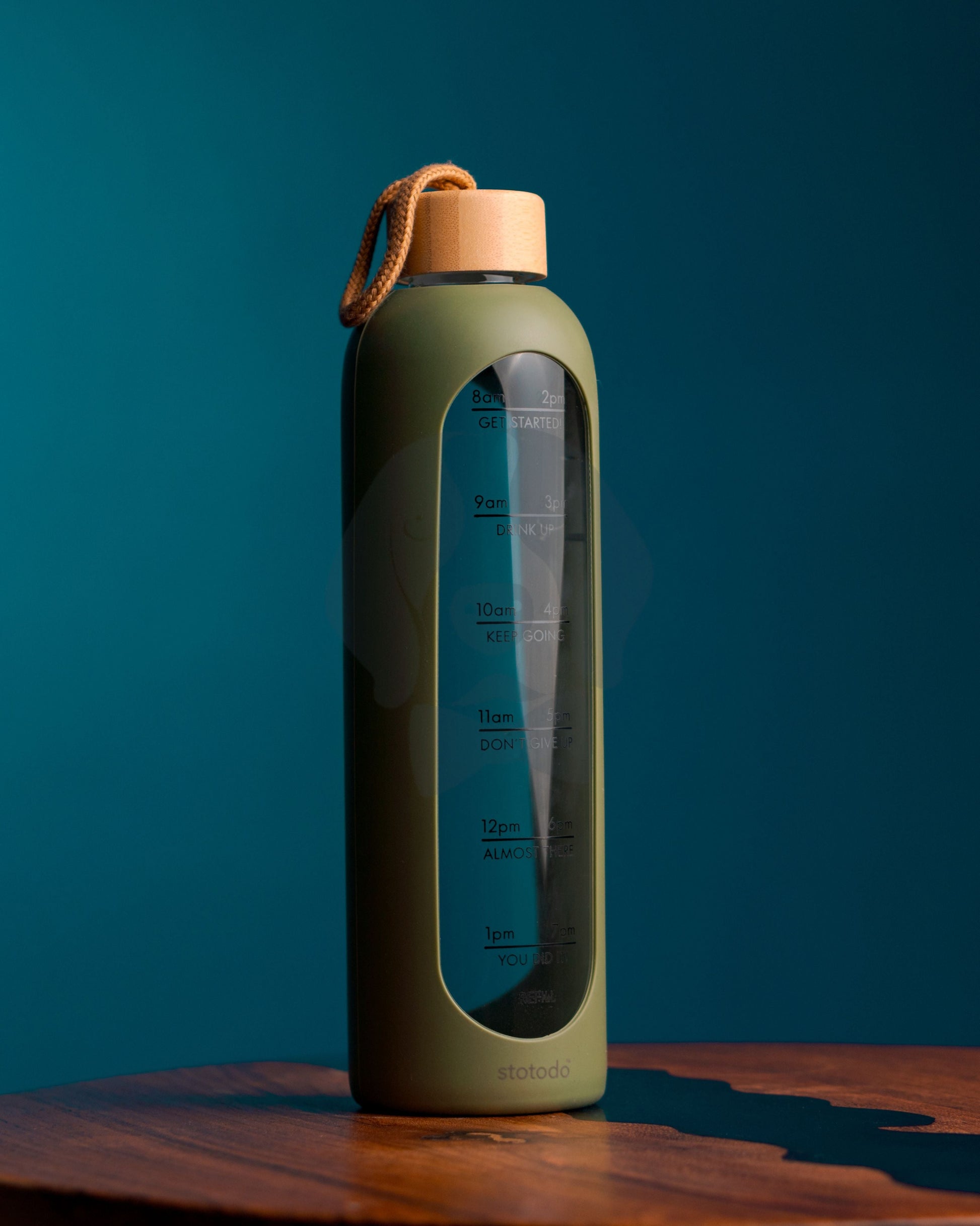 Stotodo Pillar Portable Glass Bottle Green with Bamboo Lid in an Office