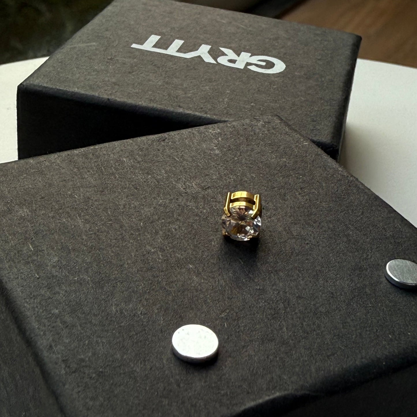 ROUND STUD - (MAGNETIC NON-PIERCED)