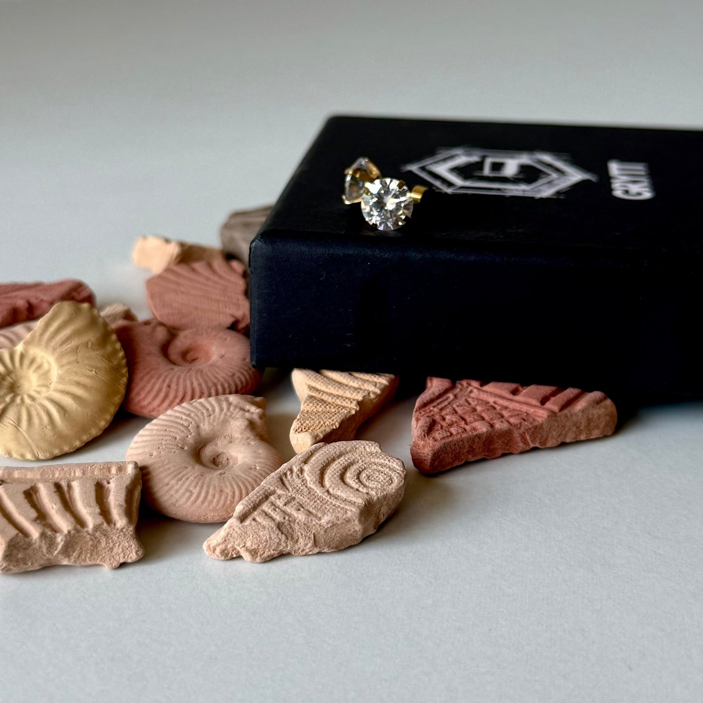 SOLITAIRE STUD - (8MM GOLD PIERCED)