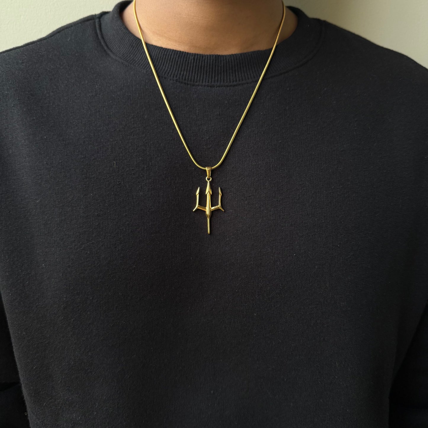 TRIDENT PENDANT WITH CHAIN (GOLD)