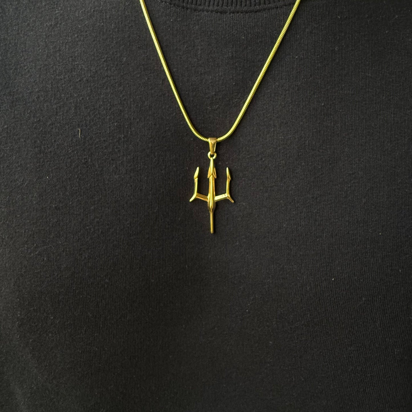 TRIDENT PENDANT WITH CHAIN (GOLD)