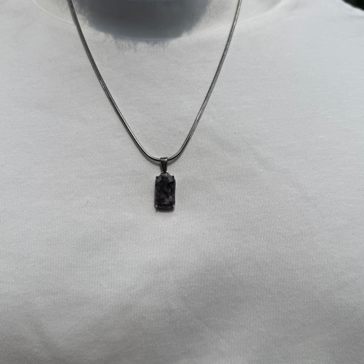 ONYX STONE PENDANT WITH CHAIN (SILVER)