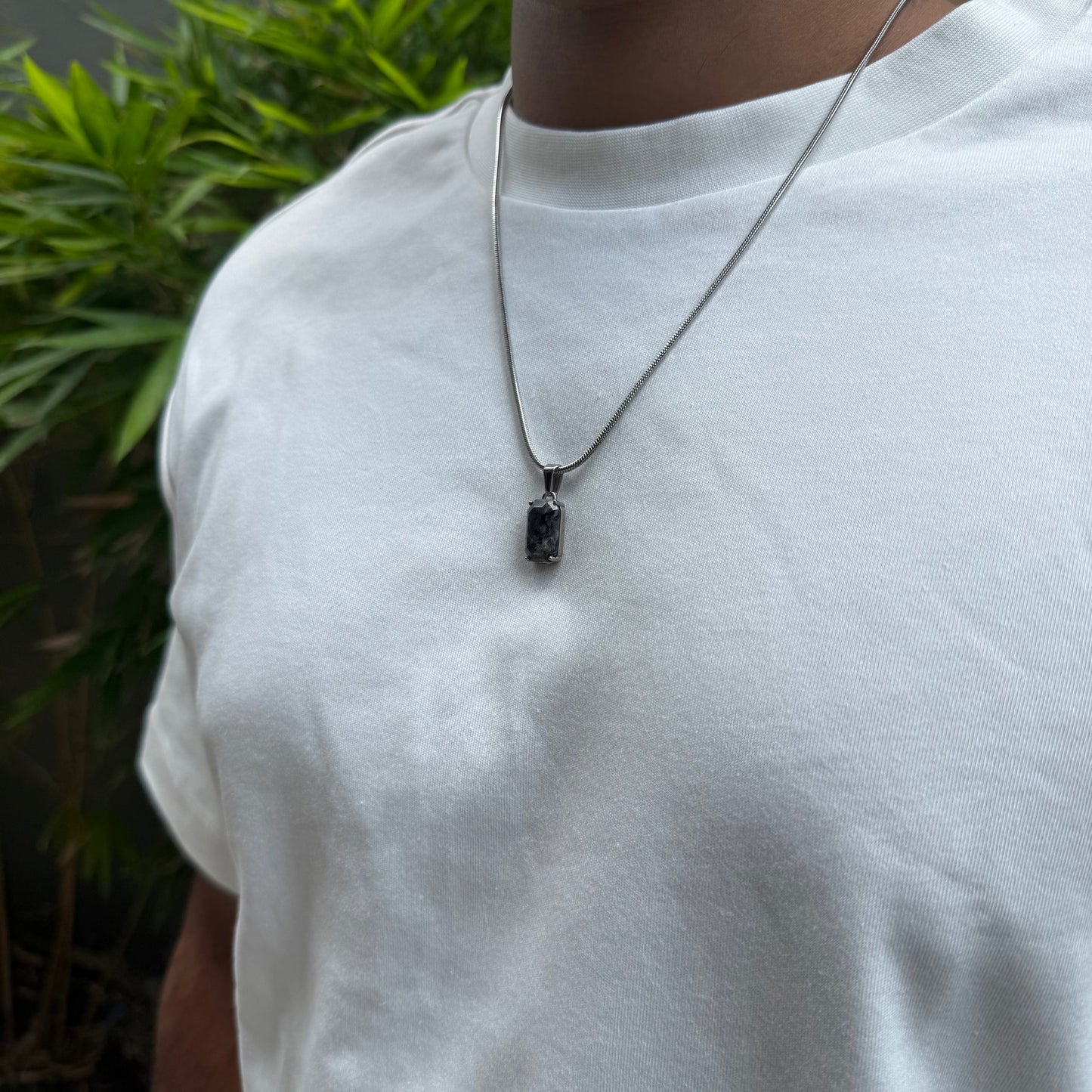 ONYX STONE PENDANT WITH CHAIN (SILVER)