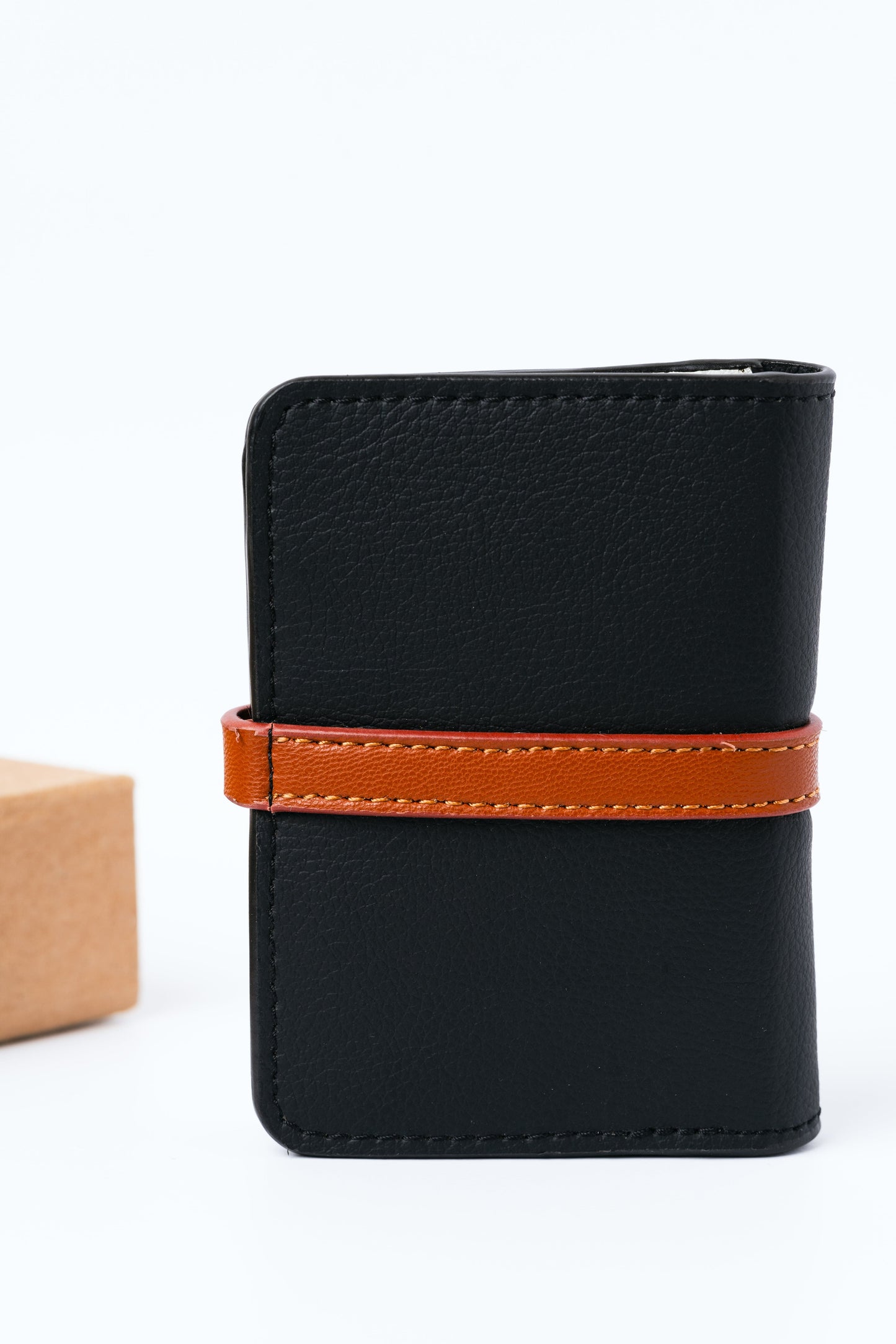 Neith – Black & Gingerbread Plant Leather Card Holder