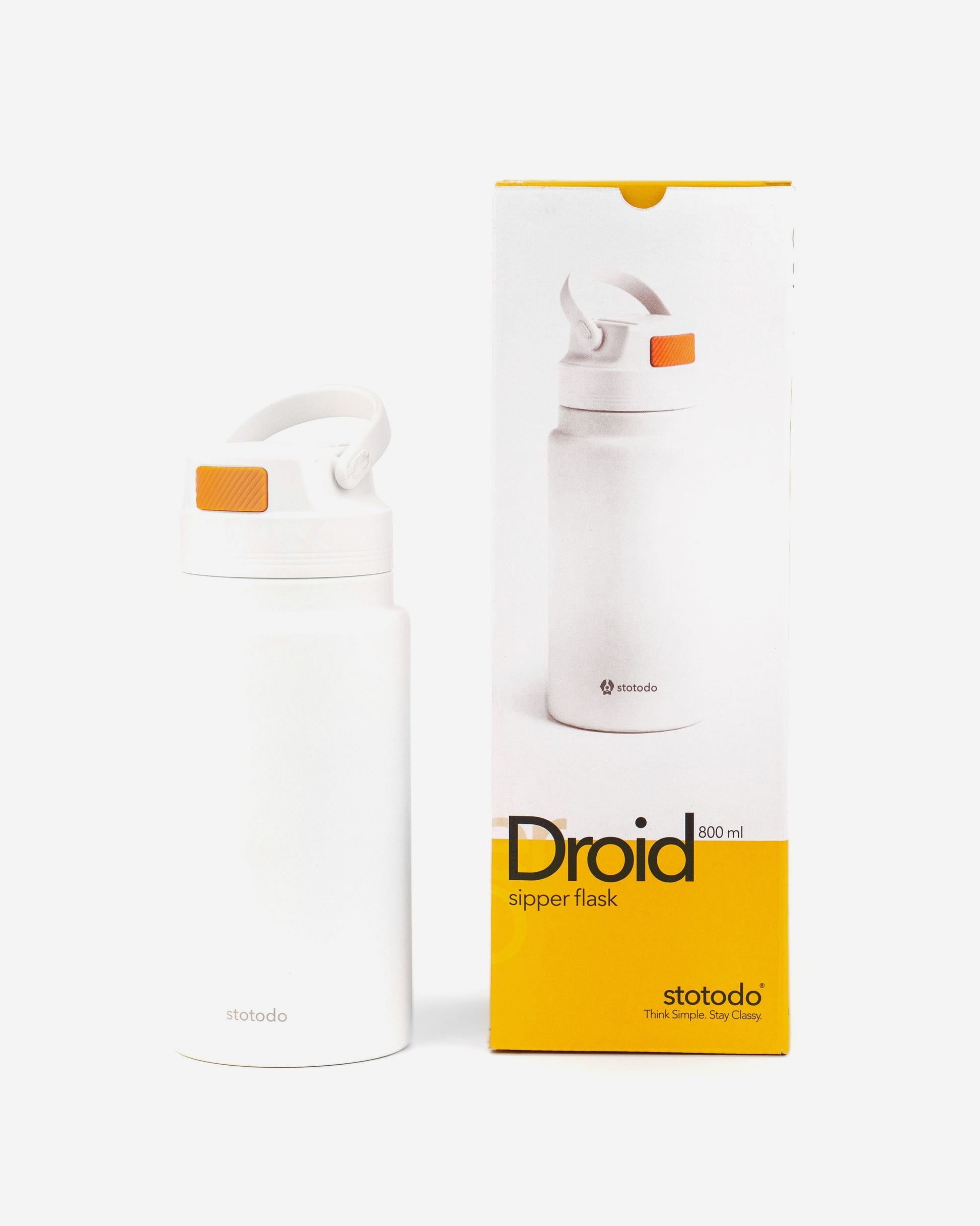 Droid Sipper Flask lifestyle shot – 800ml insulated bottle for gym office and travel use