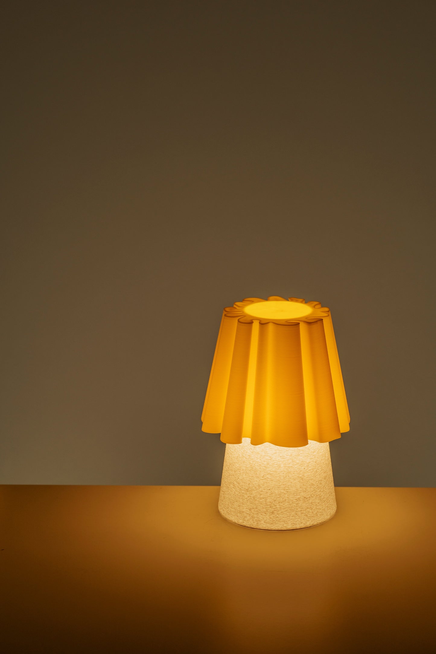 Ruffle Lamp