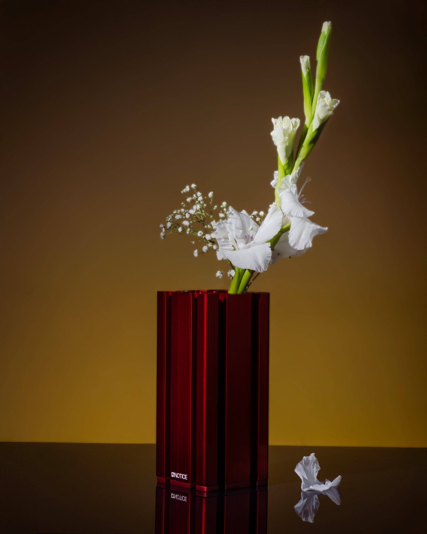 EXTRUSION VASE - RED